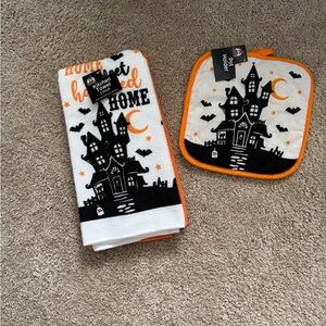 NWT 3 Piece Set Halloween Haunted House 2 Kitchen Towels & 1 Pot Holder Bats